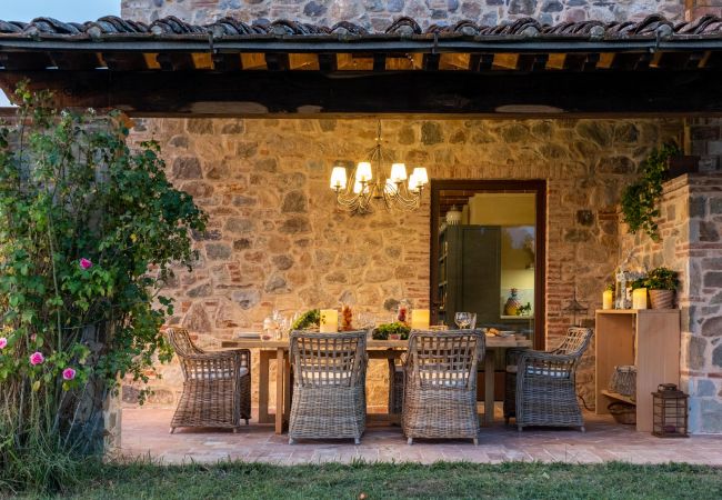 别墅 在 Orentano - IL CONTE Luxury Tuscany 3 bedrooms Farmhouse Villa with Private Pool and SPA in Orentano 别墅 在 Orentano - IL CONTE Luxury Tuscany 3 bedrooms Farmhouse Villa with Private Pool and SPA in Orentano