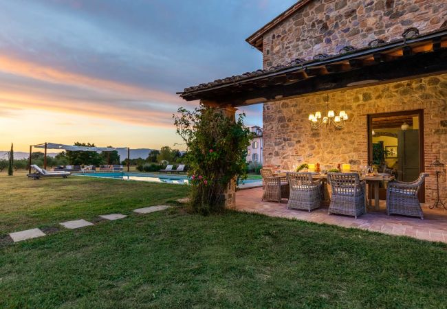 别墅 在 Orentano - IL CONTE Luxury Tuscany 3 bedrooms Farmhouse Villa with Private Pool and SPA in Orentano 别墅 在 Orentano - IL CONTE Luxury Tuscany 3 bedrooms Farmhouse Villa with Private Pool and SPA in Orentano