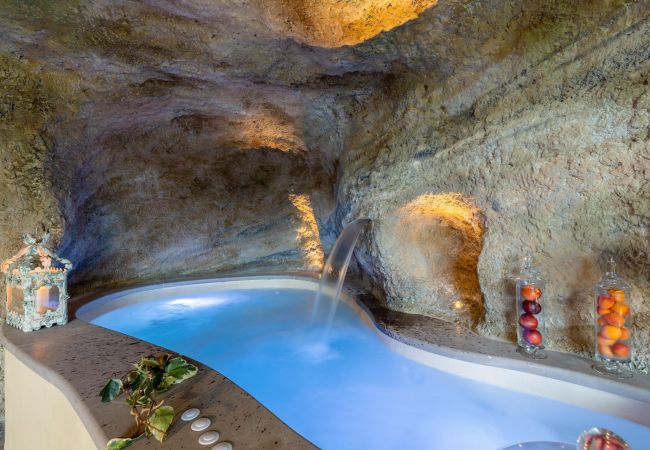 别墅 在 Orentano - IL CONTE Luxury Tuscany 3 bedrooms Farmhouse Villa with Private Pool and SPA in Orentano 别墅 在 Orentano - IL CONTE Luxury Tuscany 3 bedrooms Farmhouse Villa with Private Pool and SPA in Orentano