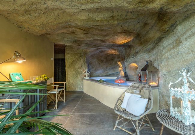 别墅 在 Orentano - IL CONTE Luxury Tuscany 3 bedrooms Farmhouse Villa with Private Pool and SPA in Orentano 别墅 在 Orentano - IL CONTE Luxury Tuscany 3 bedrooms Farmhouse Villa with Private Pool and SPA in Orentano