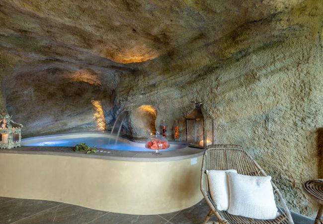 别墅 在 Orentano - IL CONTE Luxury Tuscany 3 bedrooms Farmhouse Villa with Private Pool and SPA in Orentano 别墅 在 Orentano - IL CONTE Luxury Tuscany 3 bedrooms Farmhouse Villa with Private Pool and SPA in Orentano