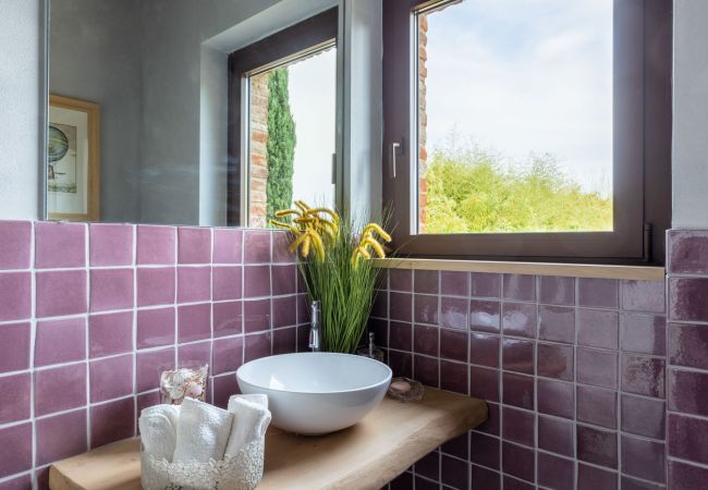 别墅 在 Orentano - IL CONTE Luxury Tuscany 3 bedrooms Farmhouse Villa with Private Pool and SPA in Orentano 别墅 在 Orentano - IL CONTE Luxury Tuscany 3 bedrooms Farmhouse Villa with Private Pool and SPA in Orentano