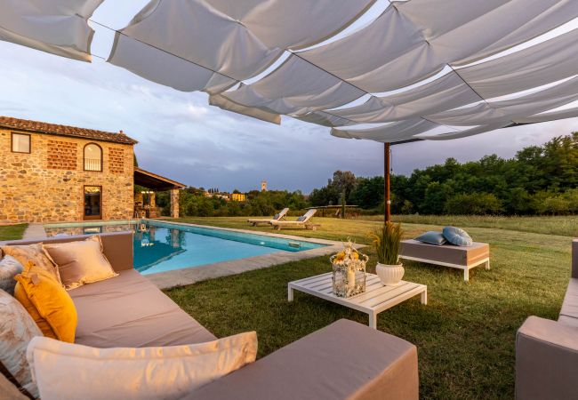 别墅 在 Orentano - IL CONTE Luxury Tuscany 3 bedrooms Farmhouse Villa with Private Pool and SPA in Orentano 别墅 在 Orentano - IL CONTE Luxury Tuscany 3 bedrooms Farmhouse Villa with Private Pool and SPA in Orentano