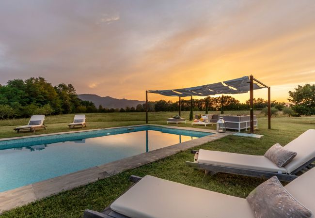别墅 在 Orentano - IL CONTE Luxury Tuscany 3 bedrooms Farmhouse Villa with Private Pool and SPA in Orentano 别墅 在 Orentano - IL CONTE Luxury Tuscany 3 bedrooms Farmhouse Villa with Private Pool and SPA in Orentano