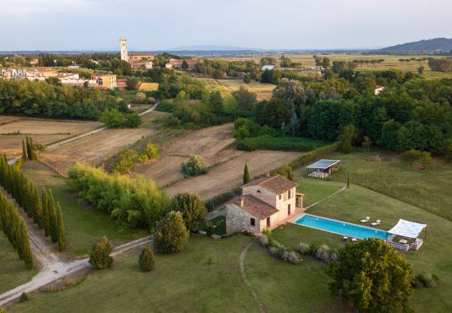 别墅 在 Orentano - IL CONTE Luxury Tuscany 3 bedrooms Farmhouse Villa with Private Pool and SPA in Orentano 别墅 在 Orentano - IL CONTE Luxury Tuscany 3 bedrooms Farmhouse Villa with Private Pool and SPA in Orentano