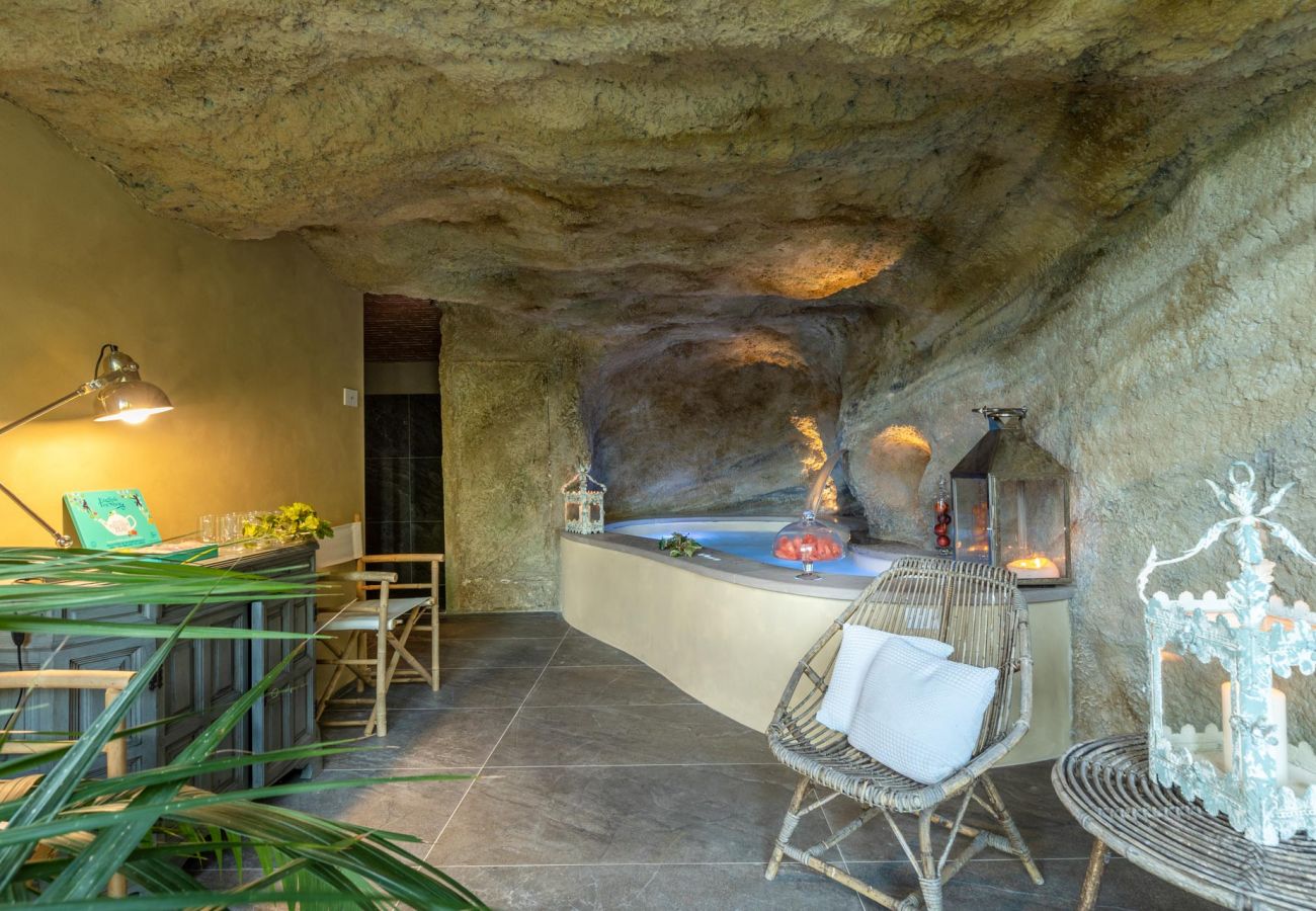 别墅 在 Orentano - IL CONTE Luxury Tuscany 3 bedrooms Farmhouse Villa with Private Pool and SPA in Orentano 别墅 在 Orentano - IL CONTE Luxury Tuscany 3 bedrooms Farmhouse Villa with Private Pool and SPA in Orentano