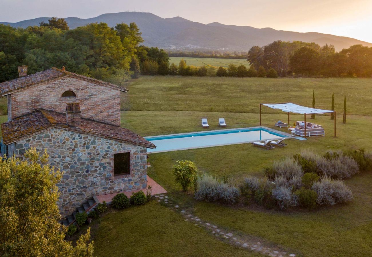 别墅 在 Orentano - IL CONTE Luxury Tuscany 3 bedrooms Farmhouse Villa with Private Pool and SPA in Orentano 别墅 在 Orentano - IL CONTE Luxury Tuscany 3 bedrooms Farmhouse Villa with Private Pool and SPA in Orentano