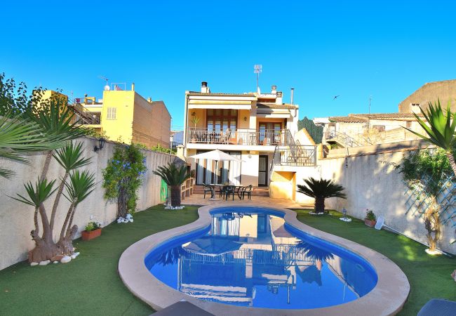  在 Muro - Capavila 196 fantástica villa con piscina privada, terraza, aire acondicionado y WiFi