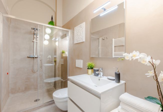 公寓 在 Lucca - Casa Gina, a modern charming urban retreat with free parking by the train station and the Walls of Lucca 公寓 在 Lucca - Casa Gina, a modern charming urban retreat with free parking by the train station and the Walls of Lucca