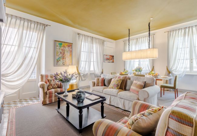  在 Lucca - Contemporary 4 bedrooms 4 bathrooms Apartment