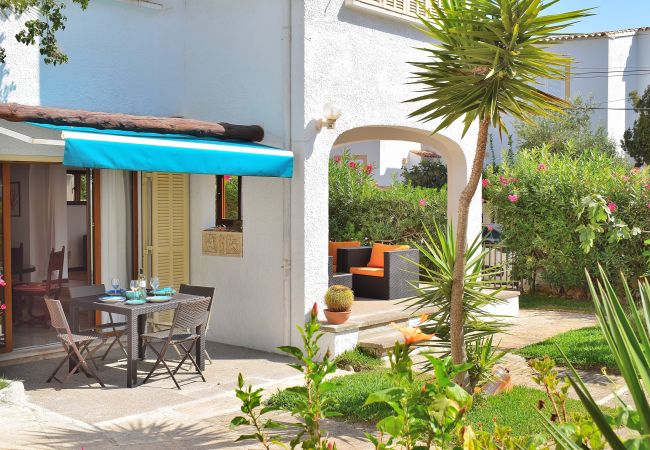  在 Playa de Muro - Casa Esperanza 260 acogedora casa de vacaciones cerca de la playa, con terraza y aire acondicionado