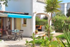 小屋 在 Playa de Muro - Casa Esperanza 260 acogedora casa de vacaciones cerca de la playa, con terraza y aire acondicionado