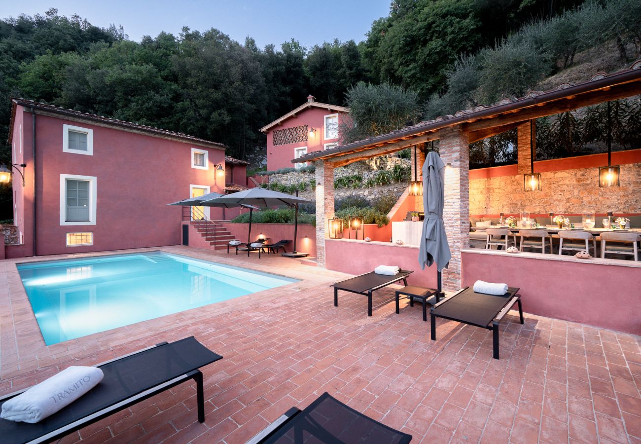 别墅 在 Lucca - Tramonto Farmhouse, a Luxury Retreat and a Contemporary Story of Tradition