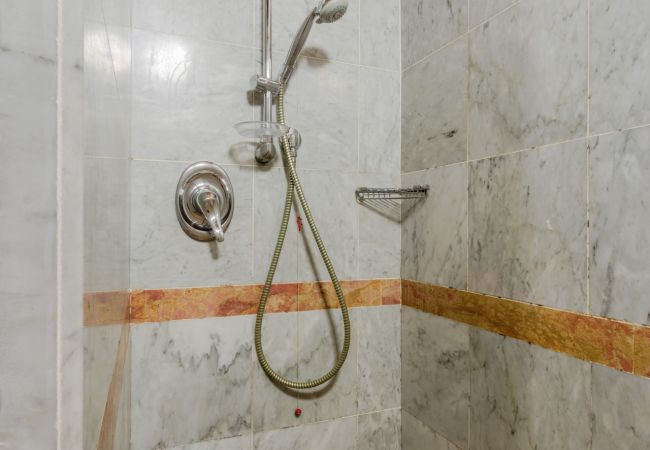 公寓 在 Monte San quirico - One Bedroom Farmhouse Apartment with shared Pool in Fattoria Sardi Wine Resort in Lucca 公寓 在 Monte San quirico - One Bedroom Farmhouse Apartment with shared Pool in Fattoria Sardi Wine Resort in Lucca