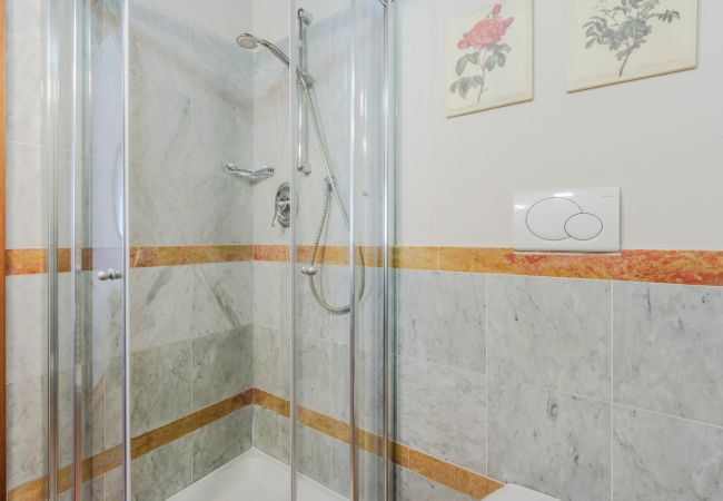 公寓 在 Monte San quirico - Jacopo Farmhouse Apartment in Wine Resort in Lucca 公寓 在 Monte San quirico - Jacopo Farmhouse Apartment in Wine Resort in Lucca