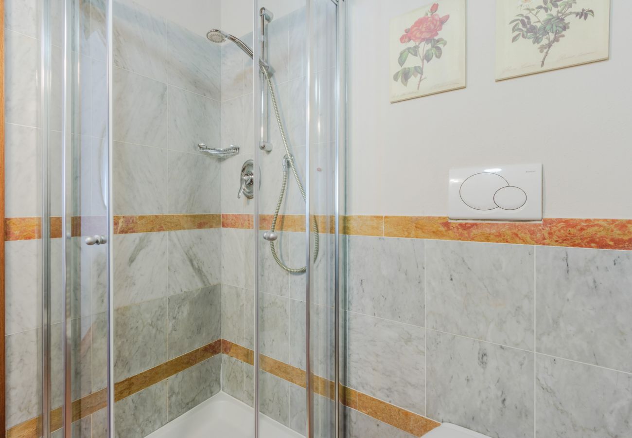 公寓 在 Monte San quirico - Jacopo Farmhouse Apartment in Wine Resort in Lucca 公寓 在 Monte San quirico - Jacopo Farmhouse Apartment in Wine Resort in Lucca