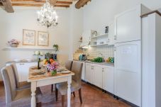 公寓 在 Monte San quirico - Maria Farmhouse Apartment in Wine Resort in Lucca