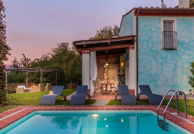  在 Chiatri - Rondini, Farmhouse with pool