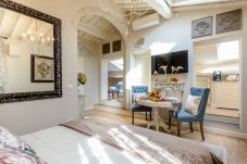 公寓 在 Lucca - Moro Studio Suite, Smart Classy Apartment in Lucca