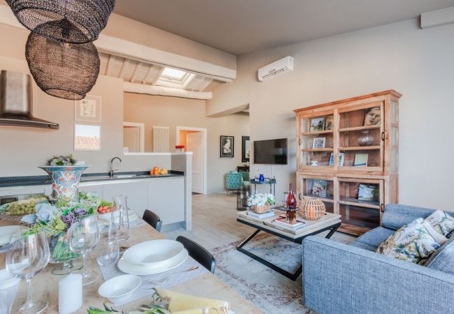 公寓 在 Lucca - Casa Marta, Luxury 2 Bedrooms Apartment with Terrace Inside the Walls of Lucca 公寓 在 Lucca - Casa Marta, Luxury 2 Bedrooms Apartment with Terrace Inside the Walls of Lucca