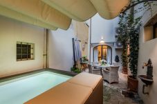 公寓 在 Lucca - A private outdoor, 2 Bedrooms and a Pool inside Lucca