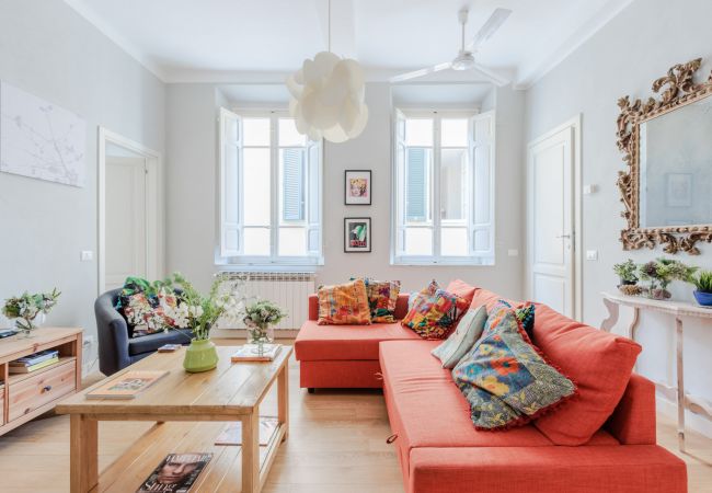  在 Lucca - Miss Penny, a Welcoming Modern  2 Bedrooms Apartment at Piazza San Michele
