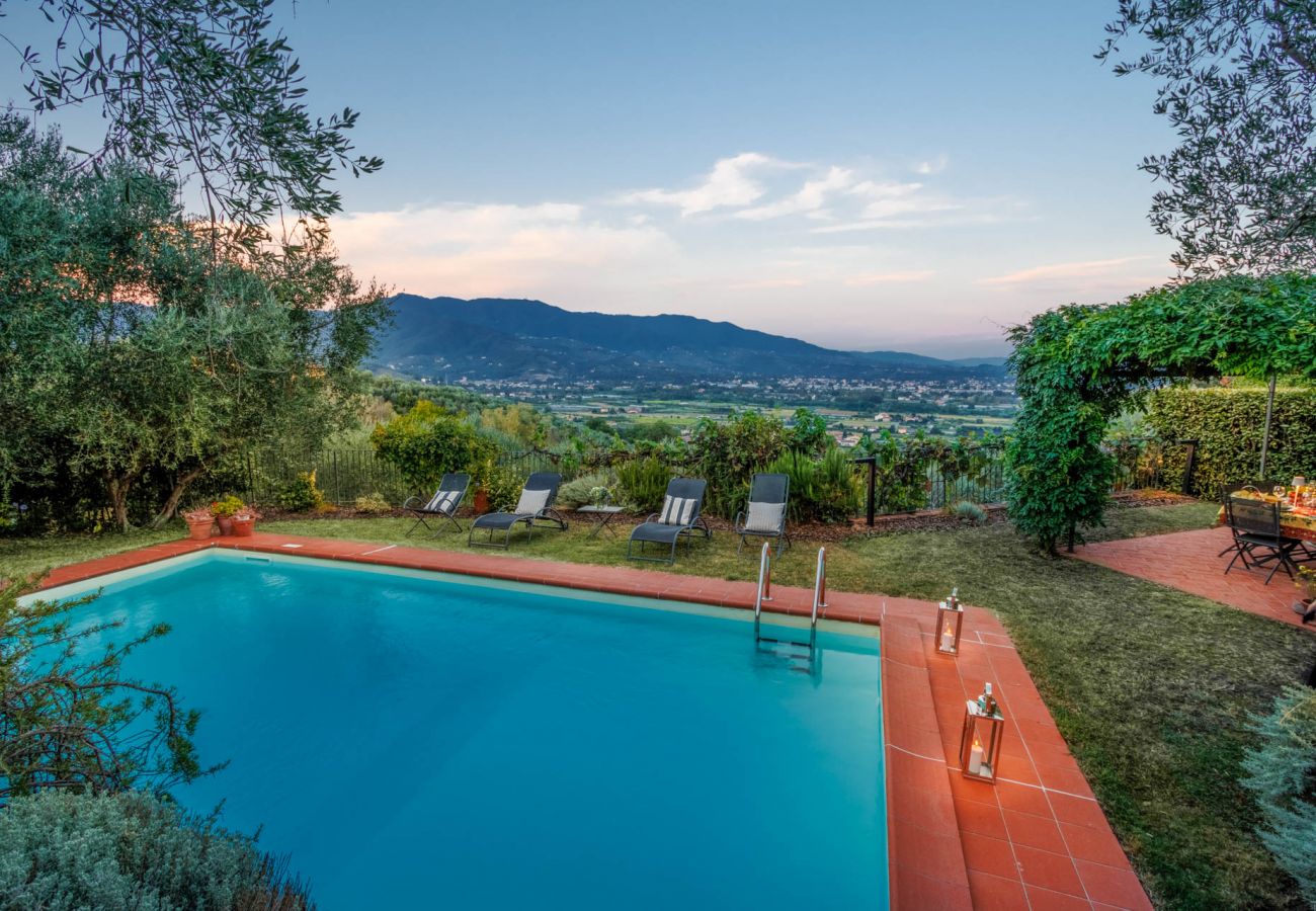 别墅 在 Lucca - Villa Debby, 2 bedrooms Farmhouse with Pool on the Hills of Lucca