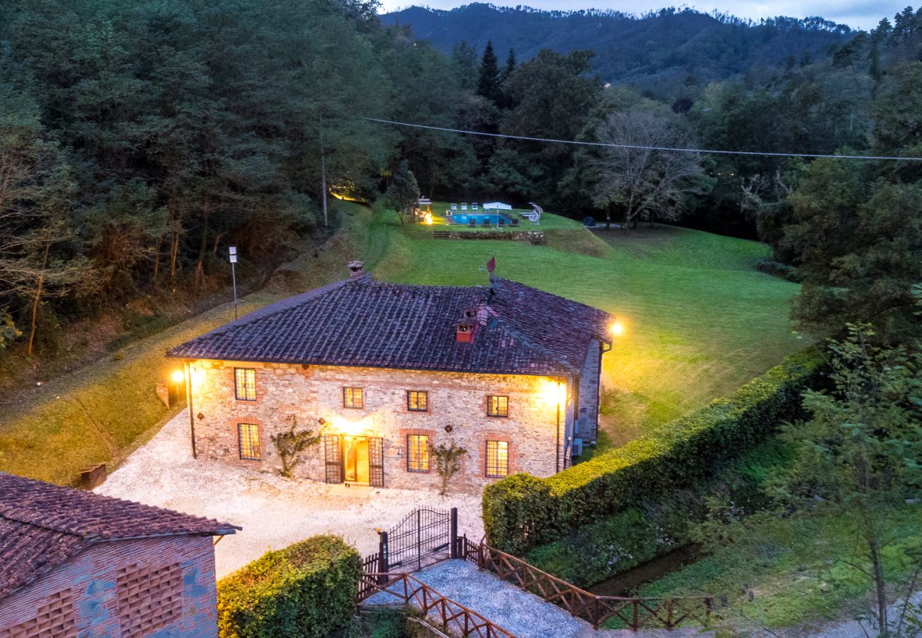 别墅 在 San Macario In Piano - The Tuscan Mill Farmhouse: Where Timeless Charm Meets Modern Tranquility
