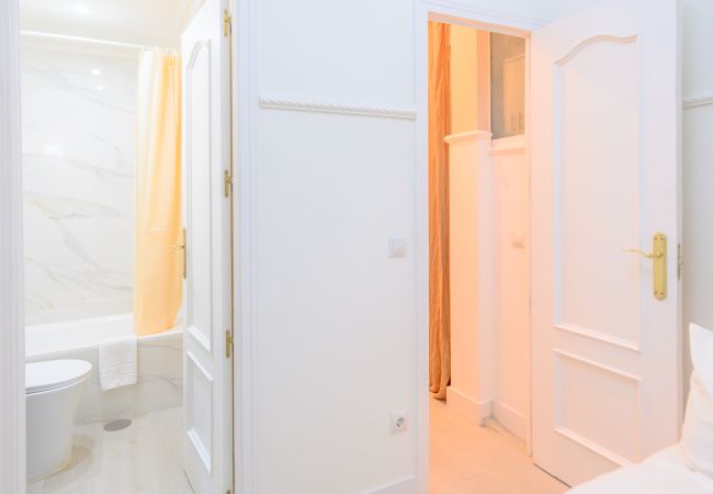 公寓 在 Madrid - Atractivo apartamento de un dormitorio con patio interior junto al Intercambiador de Avenida América Temporal 公寓 在 Madrid - Atractivo apartamento de un dormitorio con patio interior junto al Intercambiador de Avenida América Temporal