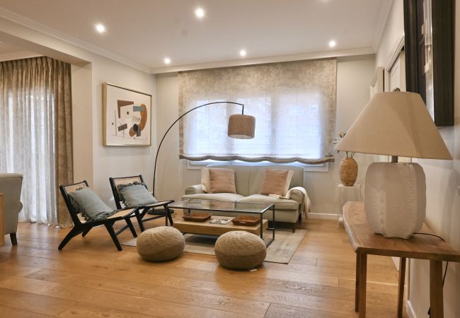 在 Madrid - Exclusivo Apartamento de Tres Dormitorios a Pasos de Plaza de Castilla