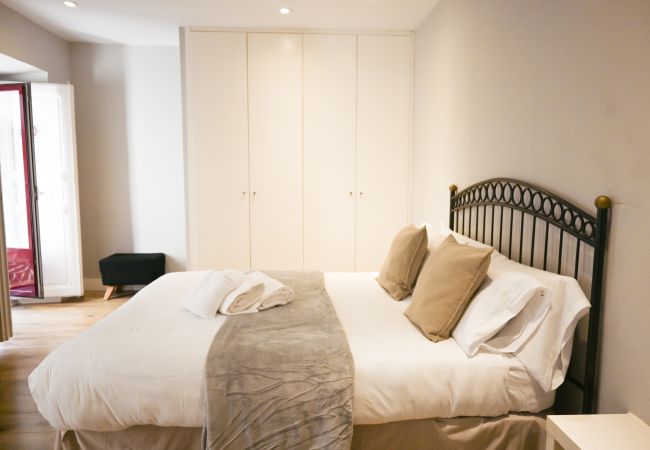  在 Madrid - Céntrica y amplia vivienda de 4 dormitorios en La Latina
