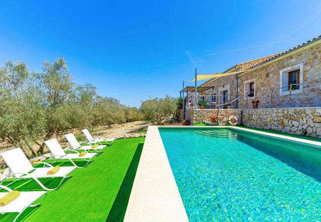  在 Sineu - Villa Caluix con A/A, internet y piscina