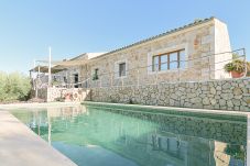 别墅 在 Sineu - Villa Caluix con A/A, internet y piscina