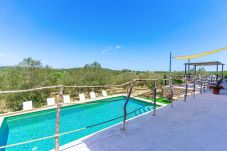 别墅 在 Sineu - Villa Caluix con A/A, internet y piscina