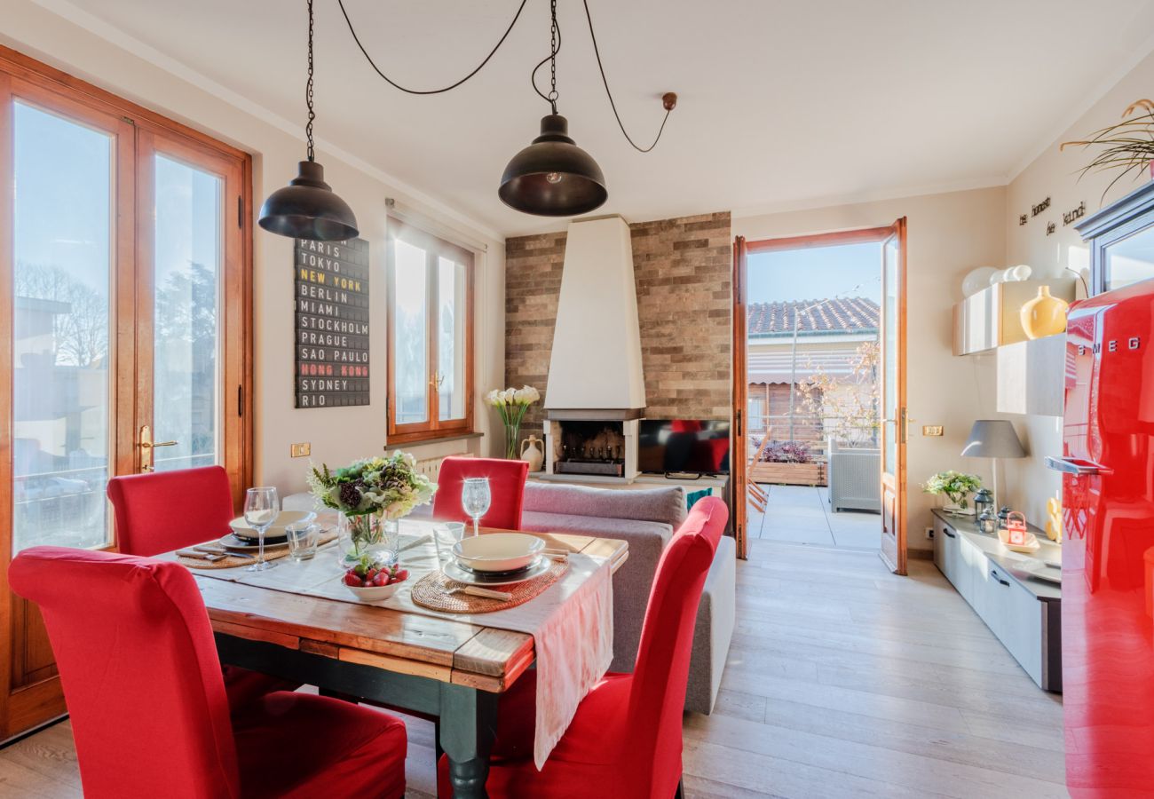 公寓 在 Lucca - Casa Tofanelli, a Smart Apartment with Terrace close Parkings and Train Station in Lucca