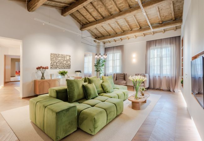 在 Lucca - Casa Silvestro Modern Spacious 3 Bedrooms Luxury Apartment inside the Walls of Lucca
