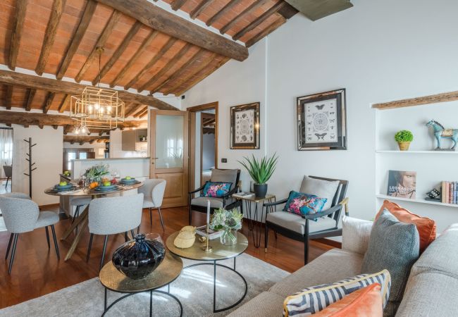 公寓 在 Lucca - Dorina Penthouse 2 bedrooms 2 bathrooms inside the Lucca Walls 公寓 在 Lucca - Dorina Penthouse 2 bedrooms 2 bathrooms inside the Lucca Walls