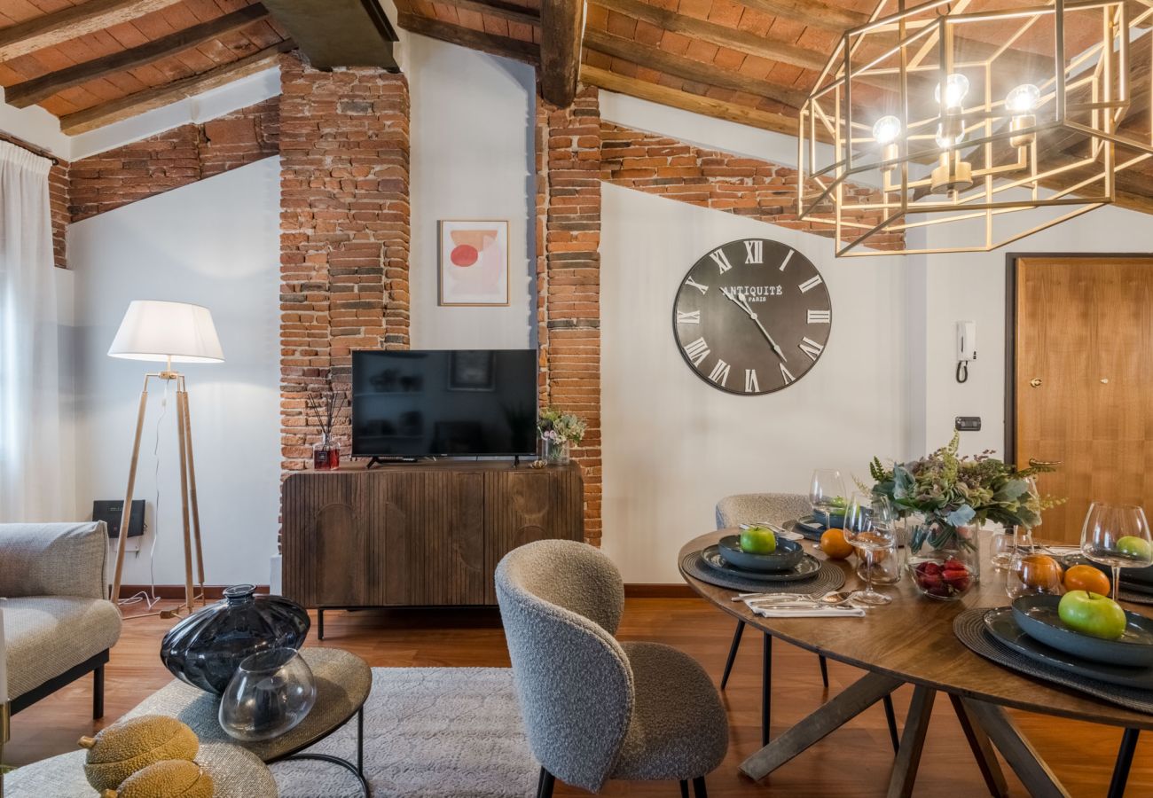 公寓 在 Lucca - Dorina Penthouse 2 bedrooms 2 bathrooms inside the Lucca Walls 公寓 在 Lucca - Dorina Penthouse 2 bedrooms 2 bathrooms inside the Lucca Walls