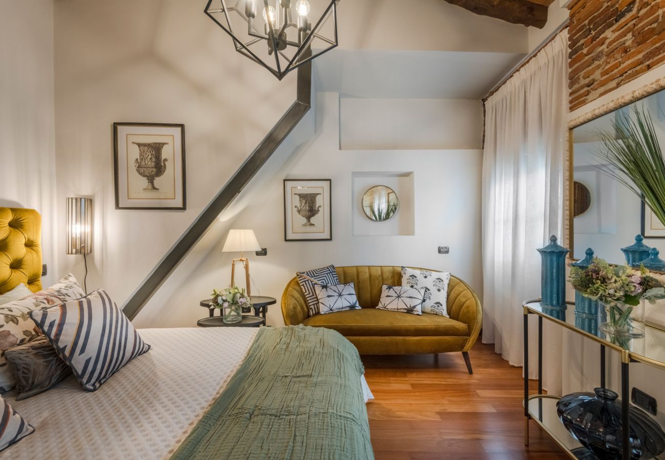 公寓 在 Lucca - Dorina Penthouse 2 bedrooms 2 bathrooms inside the Lucca Walls 公寓 在 Lucca - Dorina Penthouse 2 bedrooms 2 bathrooms inside the Lucca Walls