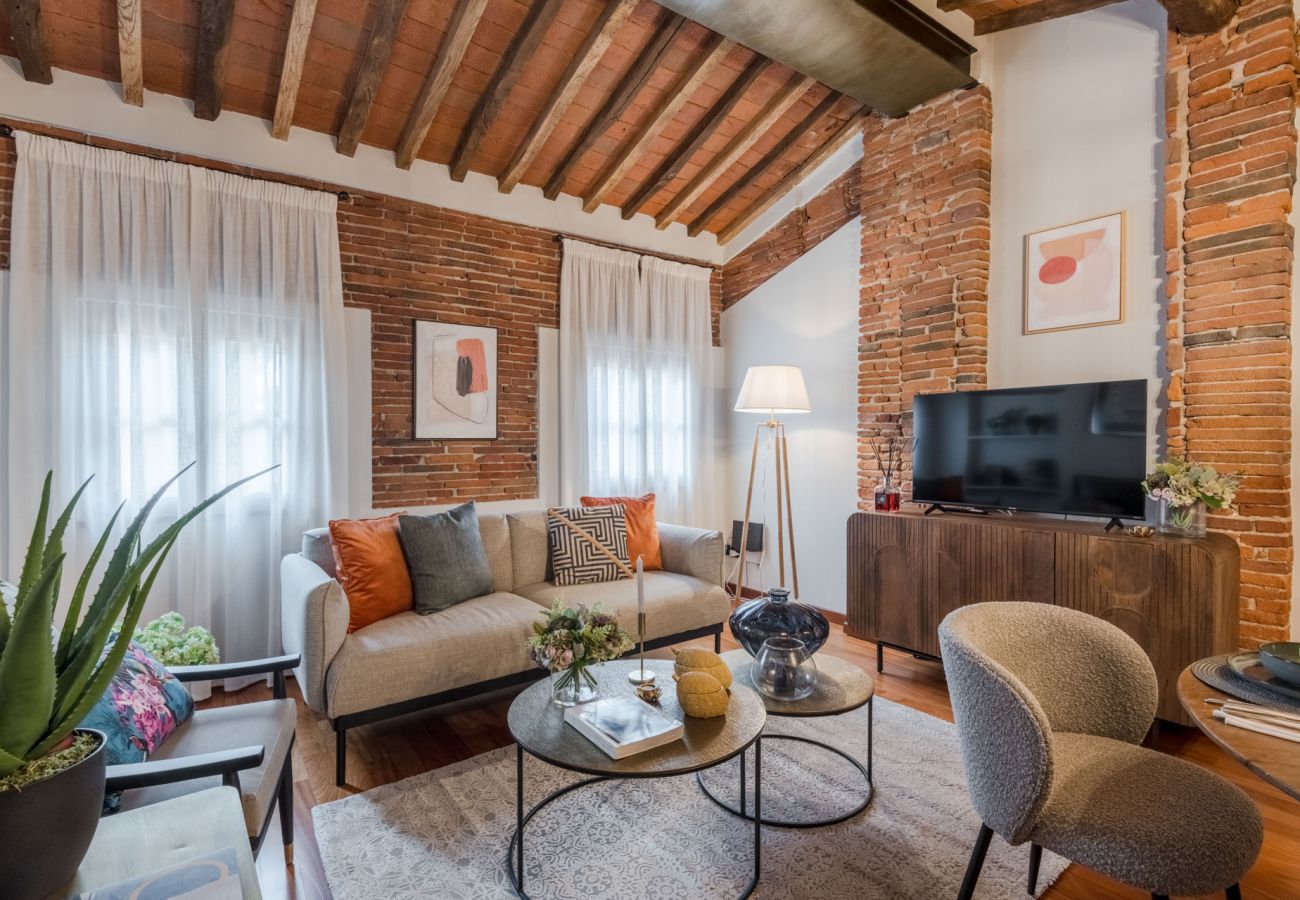 公寓 在 Lucca - Dorina Penthouse 2 bedrooms 2 bathrooms inside the Lucca Walls 公寓 在 Lucca - Dorina Penthouse 2 bedrooms 2 bathrooms inside the Lucca Walls