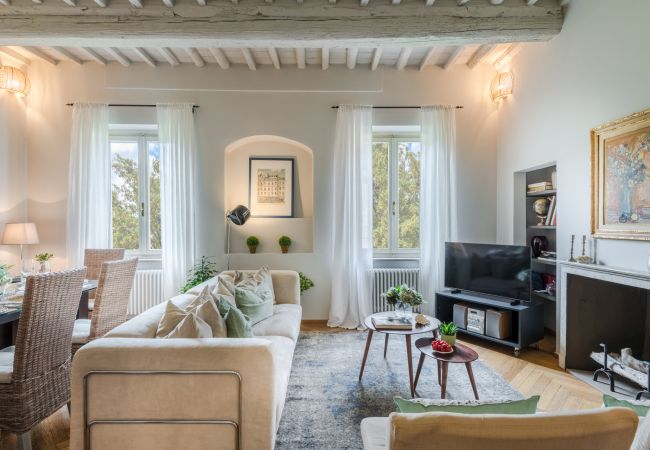 在 Lucca - GARDEN VISTA Charming 2 Bedrooms 2 Bathrooms Apartment inside the Walls of Lucca