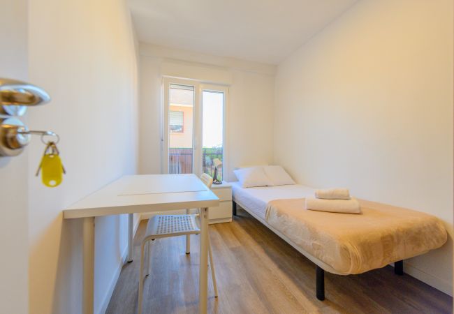  在 Madrid - Acogedora habitación cerca al Polideportivo Los Cantos en Alcorcón SAP35D