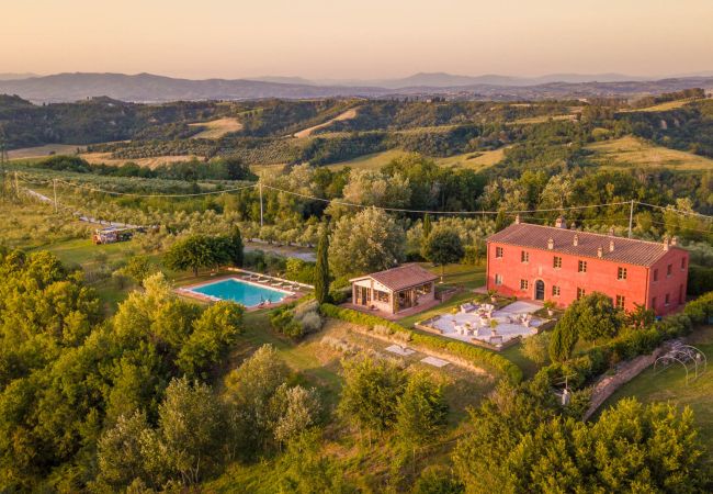  在 San Miniato - Villa San Miniato Corniano: Iconic 5 Bedrooms Farmhouse with Pool