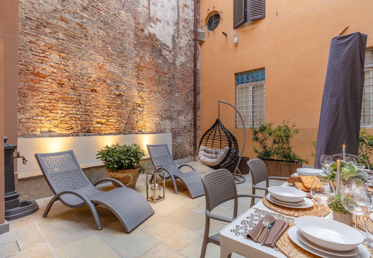 公寓 在 Lucca - Contemporary Apartment with Private Outdoor in Lucca
