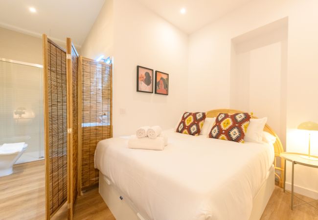  在 Madrid -  Elegancia y Confort en el Corazón de Chamberí: Apartamento con   Estilo Único