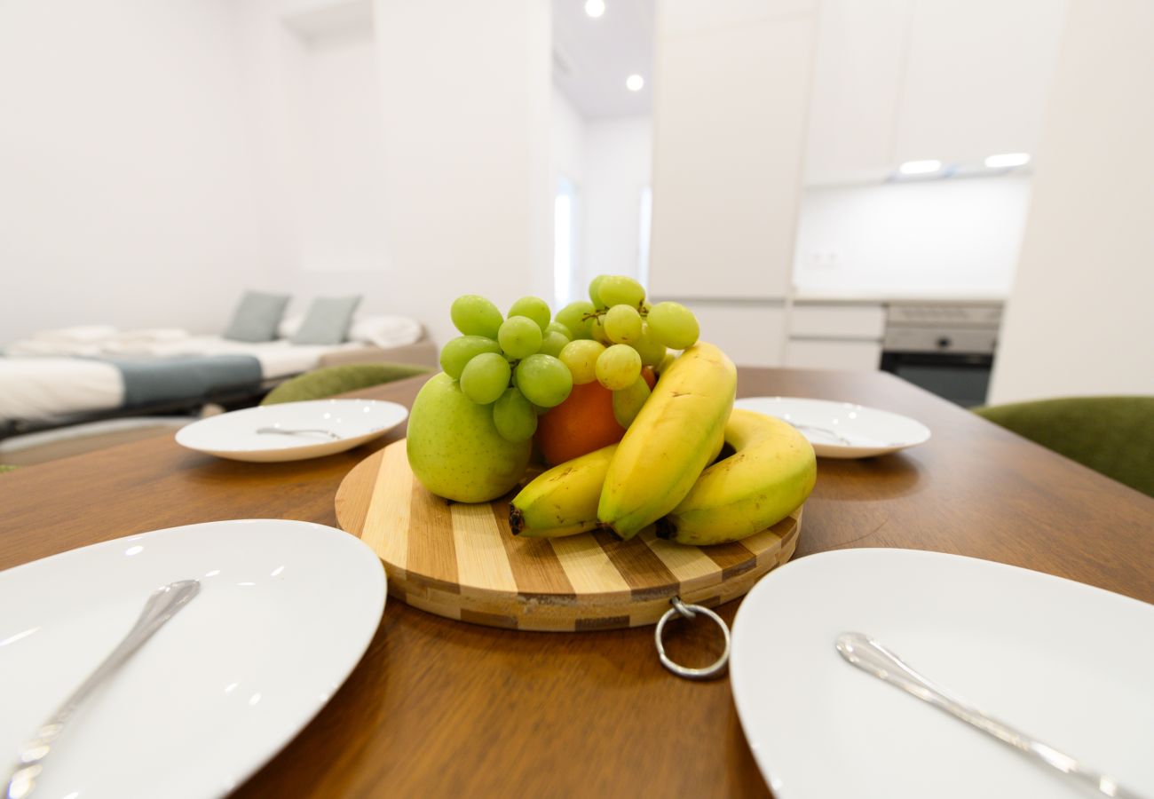 公寓 在 Madrid - Elegancia y Funcionalidad en San Bernardo: Piso con Baños en Suite