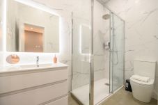 公寓 在 Madrid - Confort y estilo urbano: tu piso perfecto con 3 habitaciones 