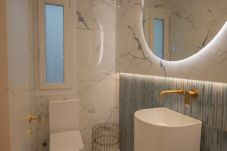 公寓 在 Madrid - Escápate al Encanto Urbano: Piso con Balcón y Espacios Modernos