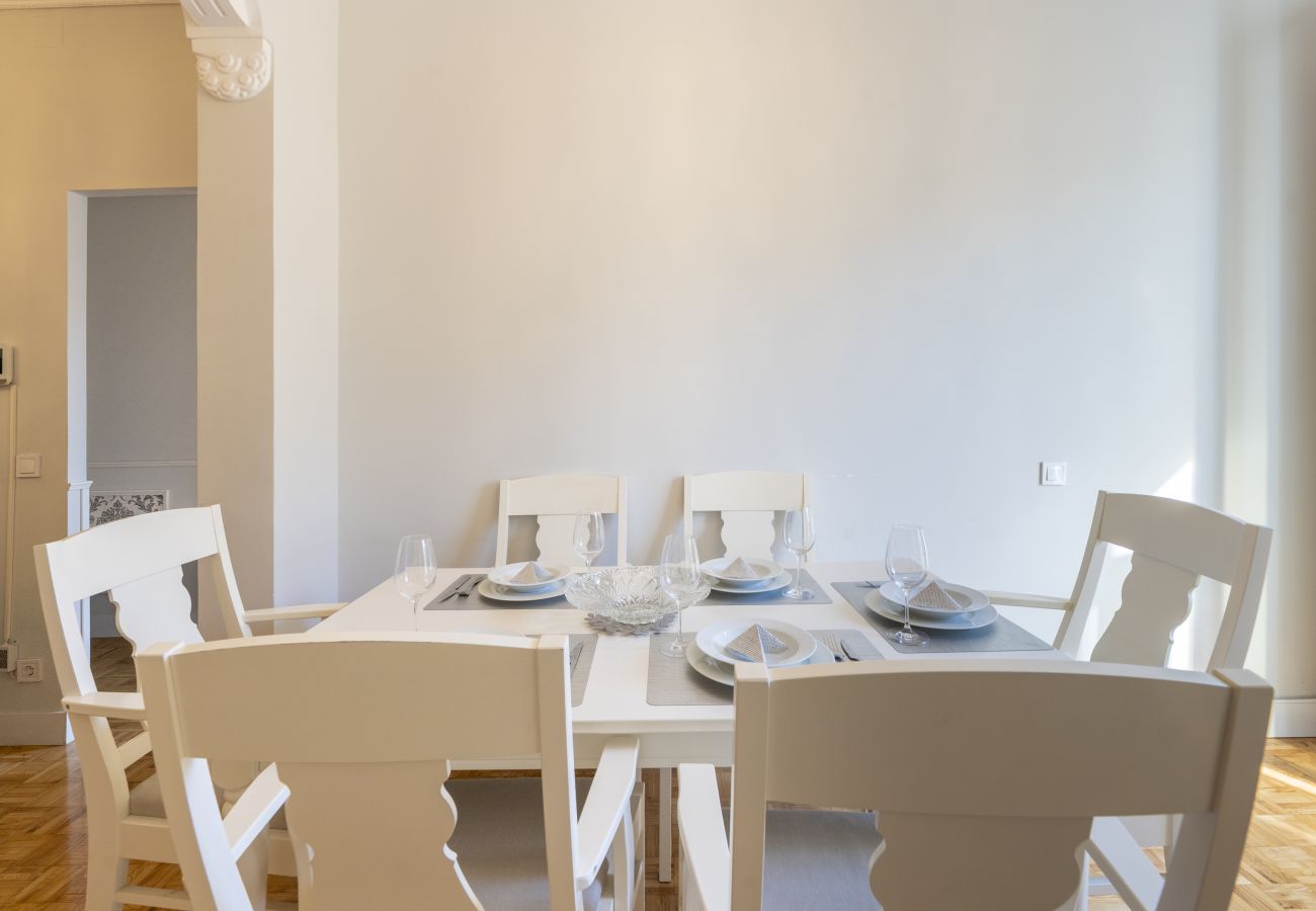 公寓 在 Madrid - Acogedor piso con balcones en el centro de Madrid , a unos pasos de la Plaza Mayor .Temporal 公寓 在 Madrid - Acogedor piso con balcones en el centro de Madrid , a unos pasos de la Plaza Mayor .Temporal