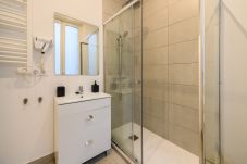 房间出租 在 Madrid - Los Ángeles: habitación con comodidad y zonas compartidas Gran Vía-Madrid